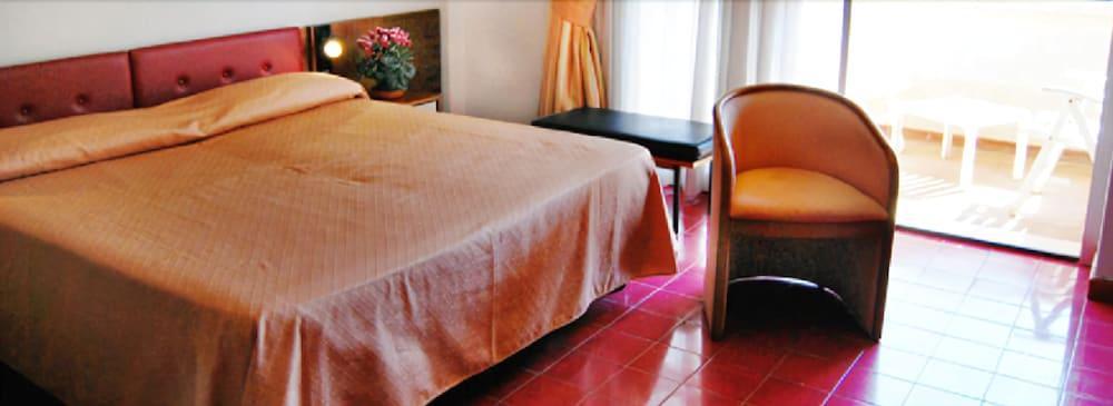 Park Hotel Baia Domizia Eksteriør billede