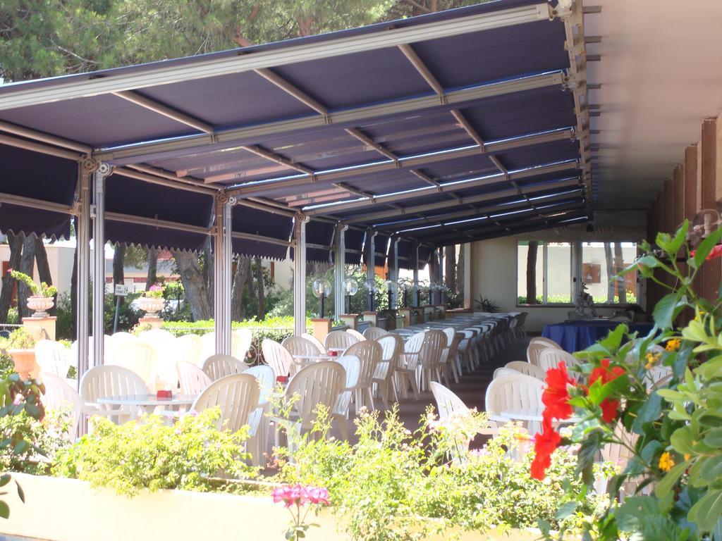 Park Hotel Baia Domizia Eksteriør billede