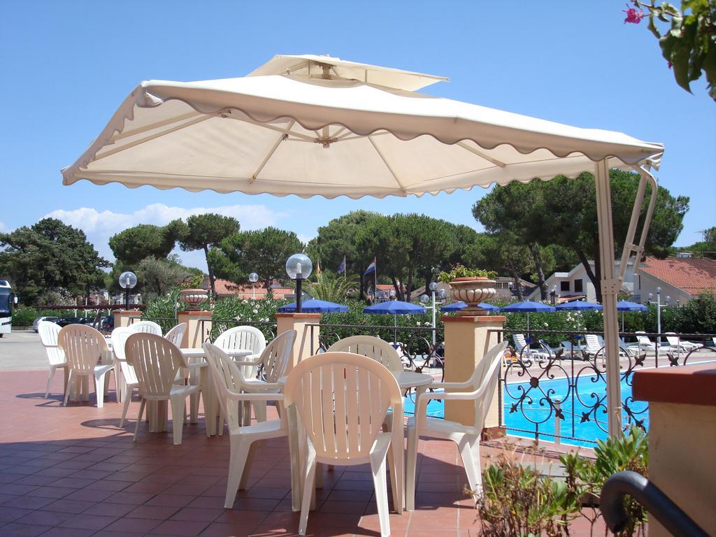 Park Hotel Baia Domizia Eksteriør billede