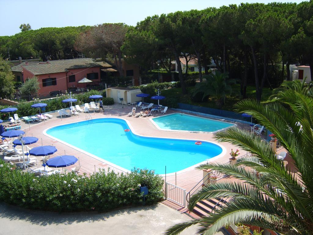 Park Hotel Baia Domizia Eksteriør billede