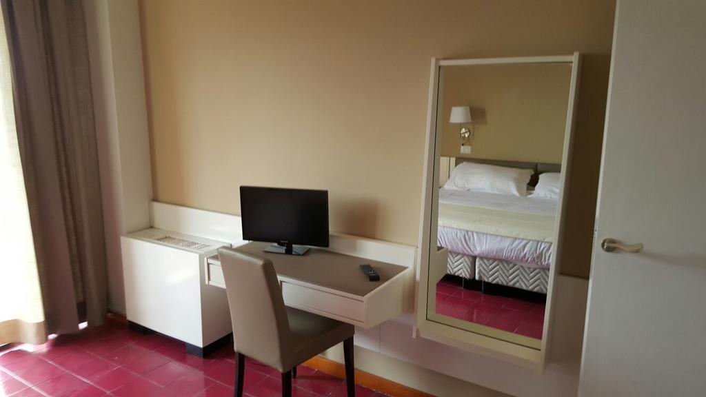 Park Hotel Baia Domizia Eksteriør billede